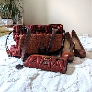 Joanel Shoulder bag with matching wallet. Faux leather and silk fabric.